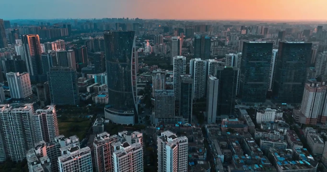 航拍成都都市景观夕阳下的城市风景视频素材