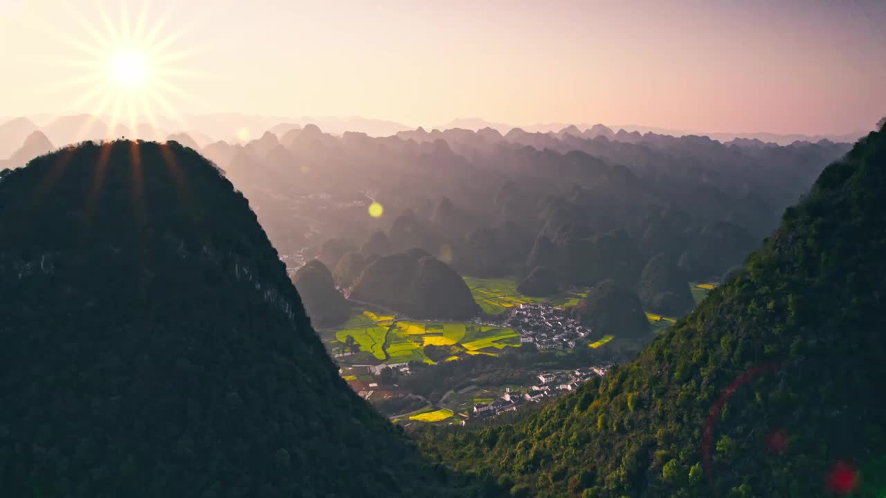 金色地万峰林视频下载