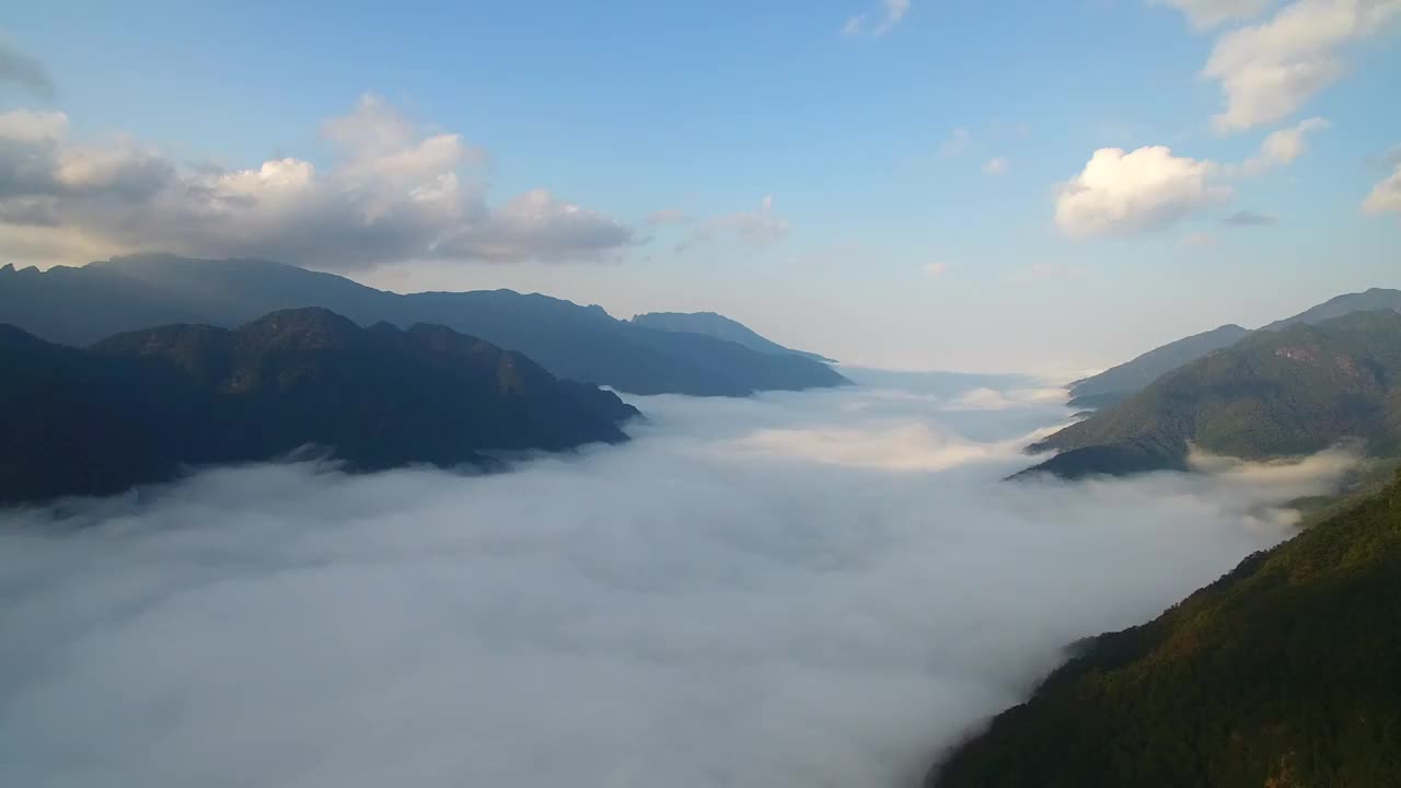 航拍华东最高峰武夷山黄岗山云海阳光峡谷断裂带天空视频素材