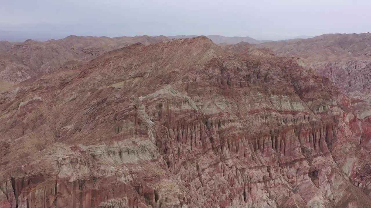 甘肃张掖外星谷旅游景区航拍万能佛山环绕20230302视频素材