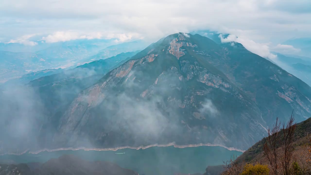 8K自然风光三峡之巅俯瞰长江三峡航运视频素材