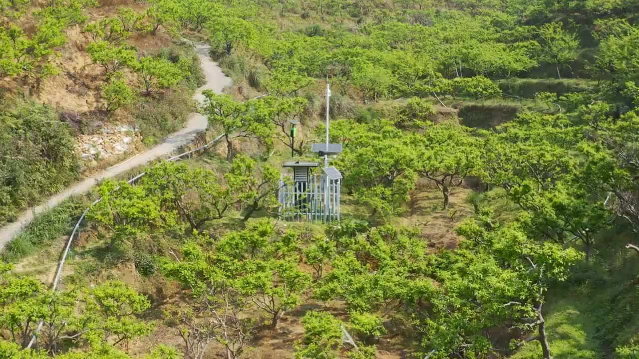 智慧农业气象监测设备视频素材