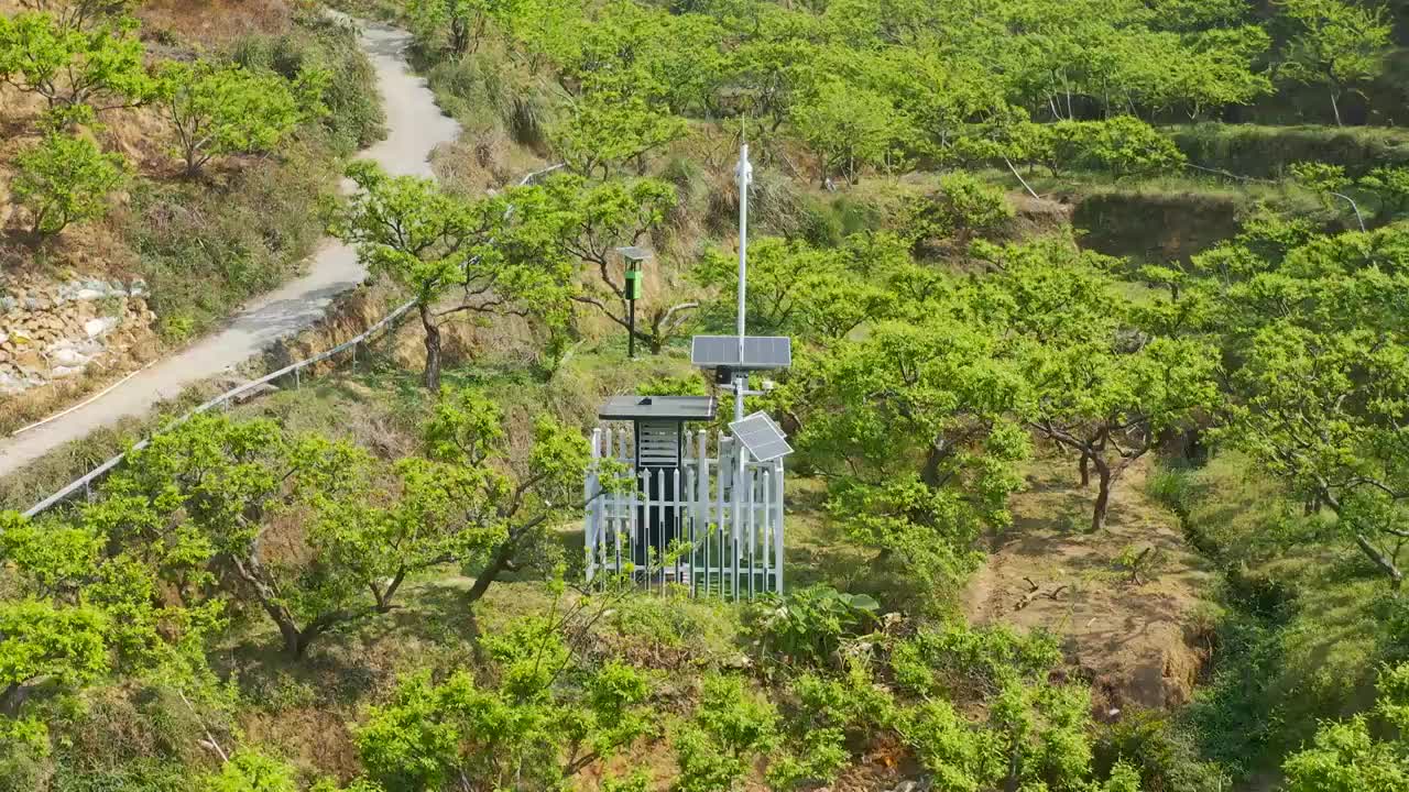 智慧农业气象监测设备视频素材