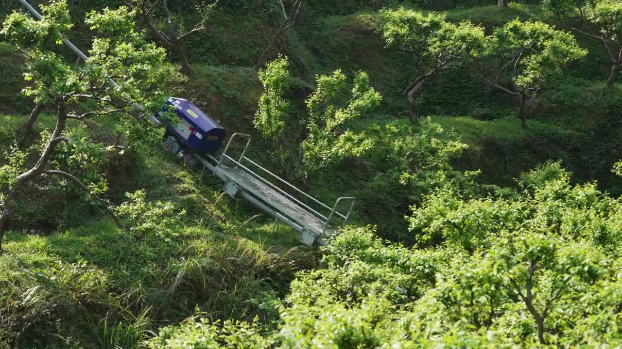 山上农业轨道运输车视频下载