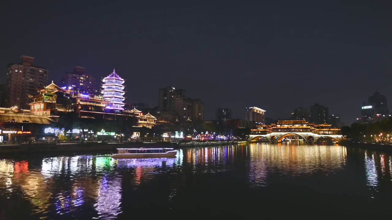 成都锦江区九眼桥安顺廊桥府南河游船夜景实时视频素材