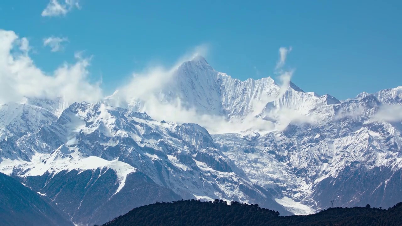 最美的十大名山之一，迄今无人登顶的圣地——梅里雪山视频下载