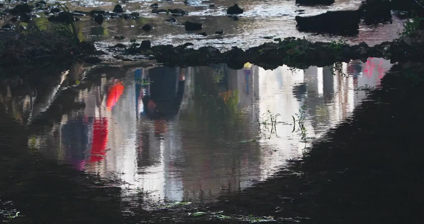 江南徽派古建筑水中倒影视频素材