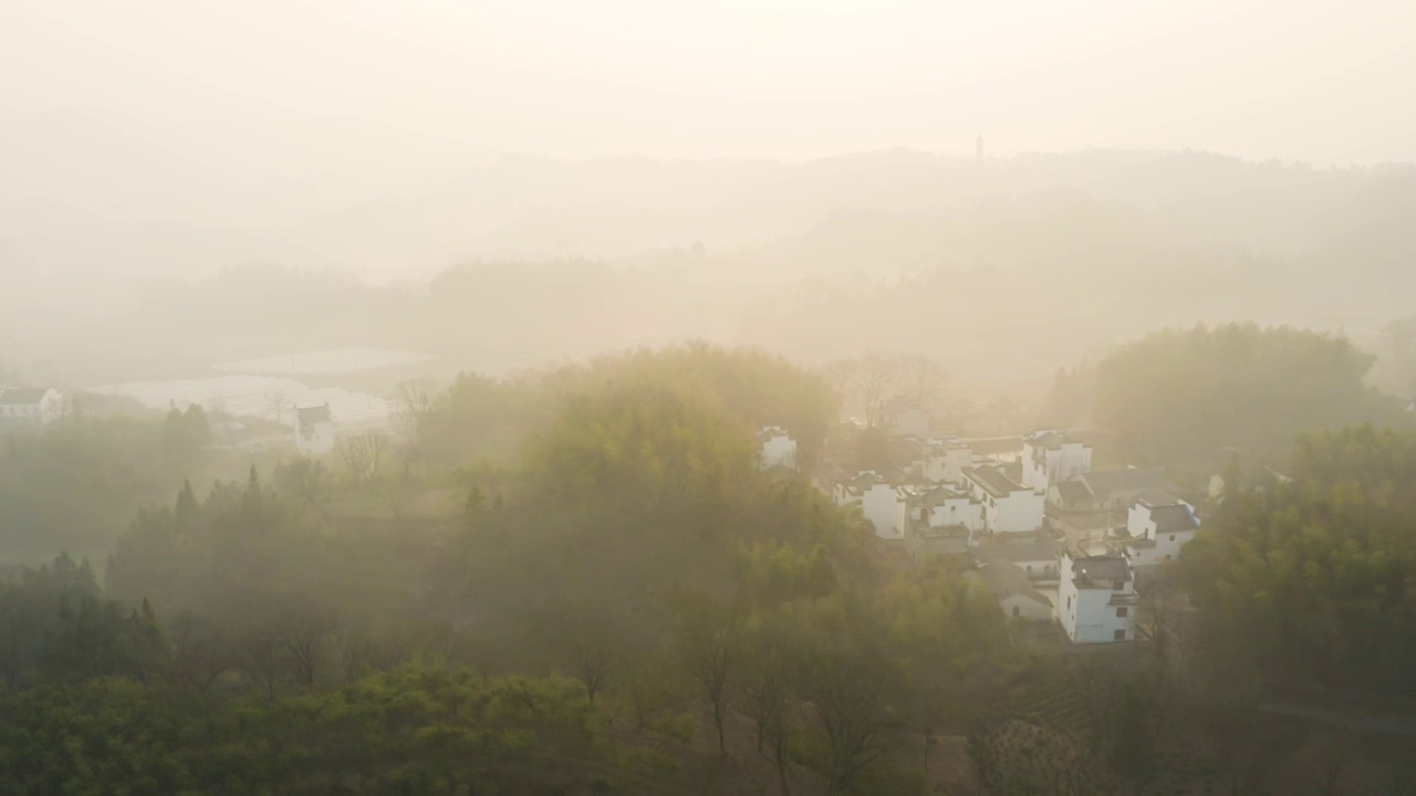 江南徽派农村晨曦晨雾航拍视频素材