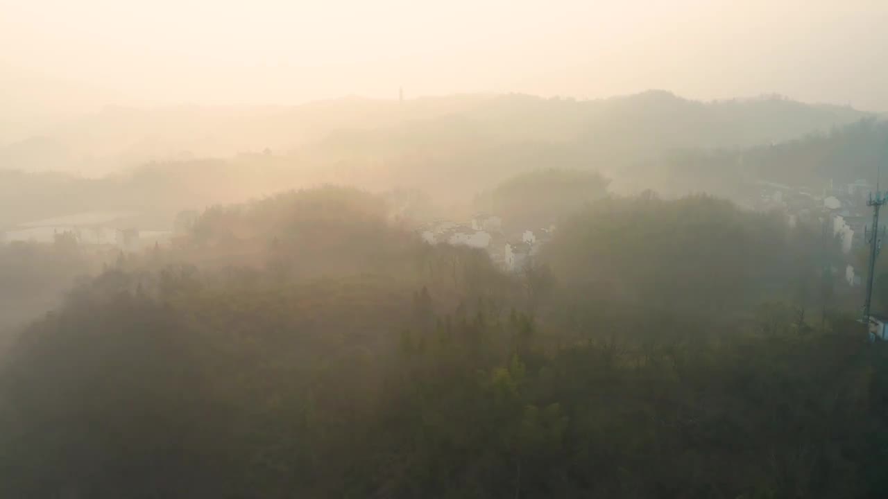 江南徽派农村晨曦晨雾航拍视频素材