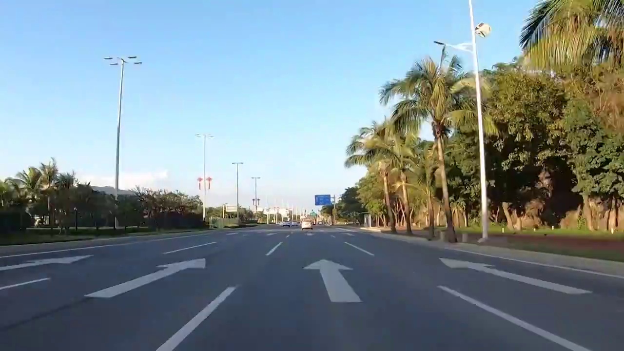 车辆行驶在珠海大道的公路上视频素材