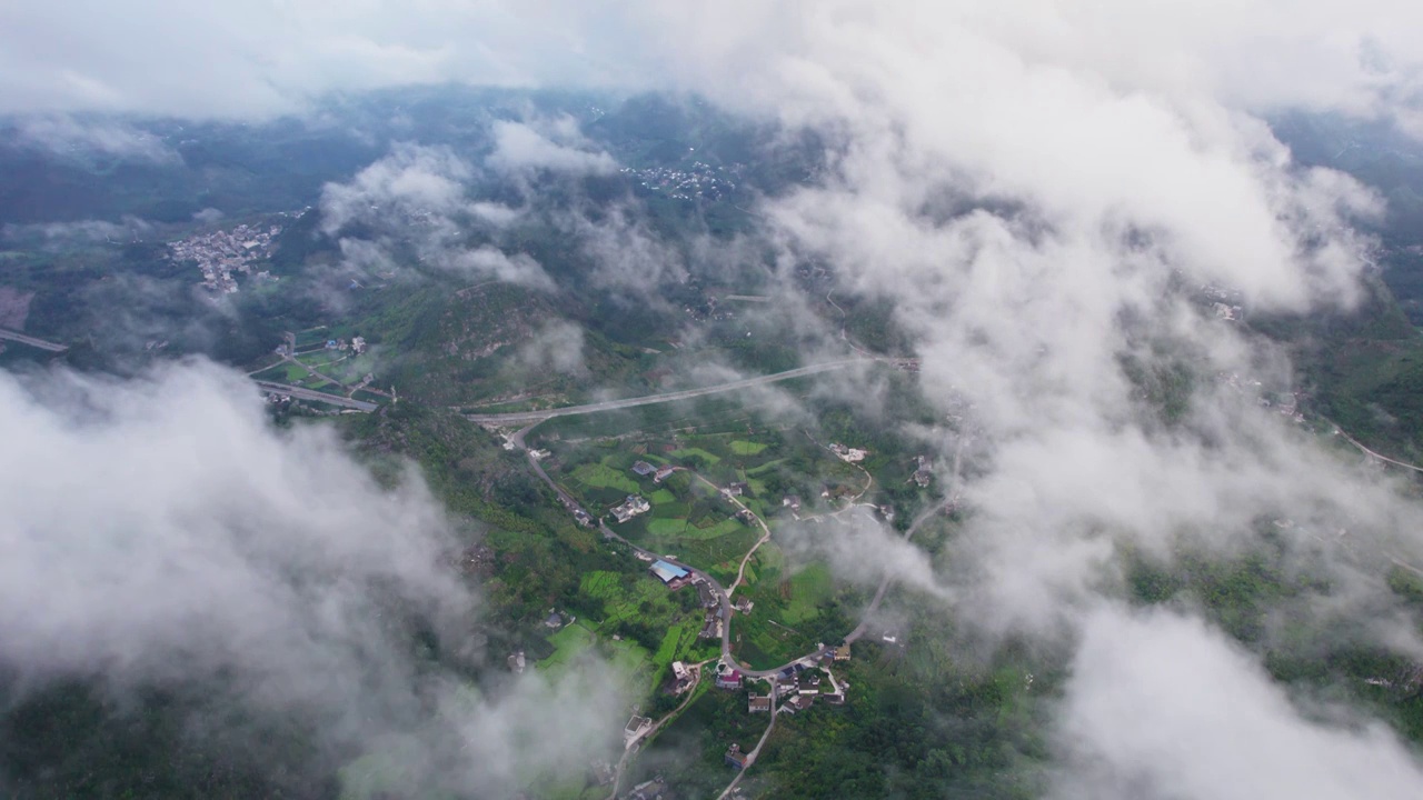 拢岸村拢场云海视频素材