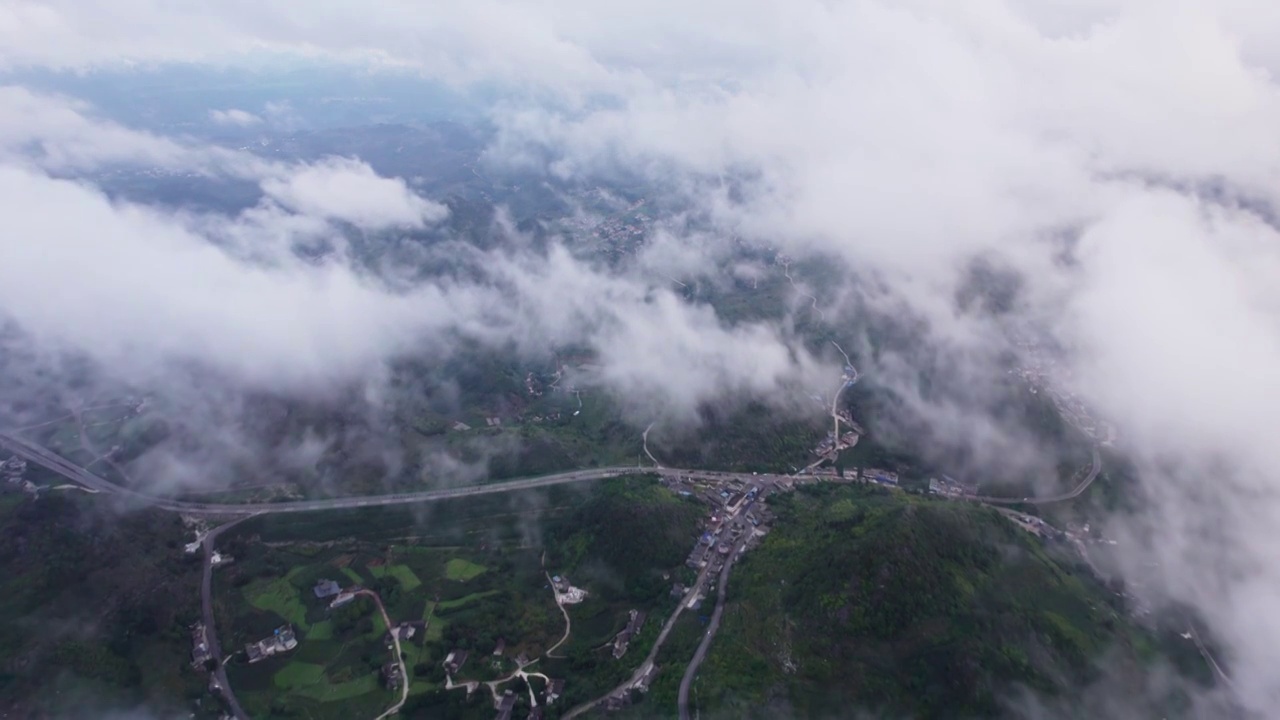 拢岸村拢场云海视频素材