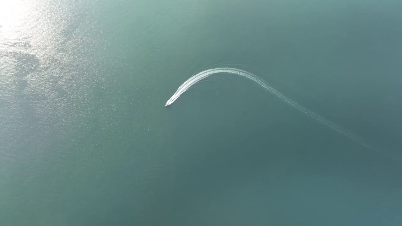 海上的摩托艇视频素材