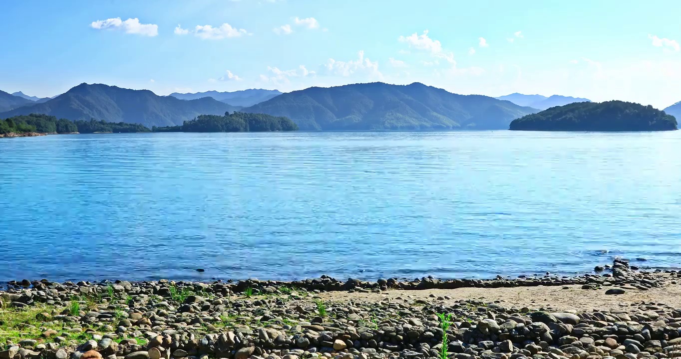 中国杭州千岛湖山脉湖面自然风光视频素材