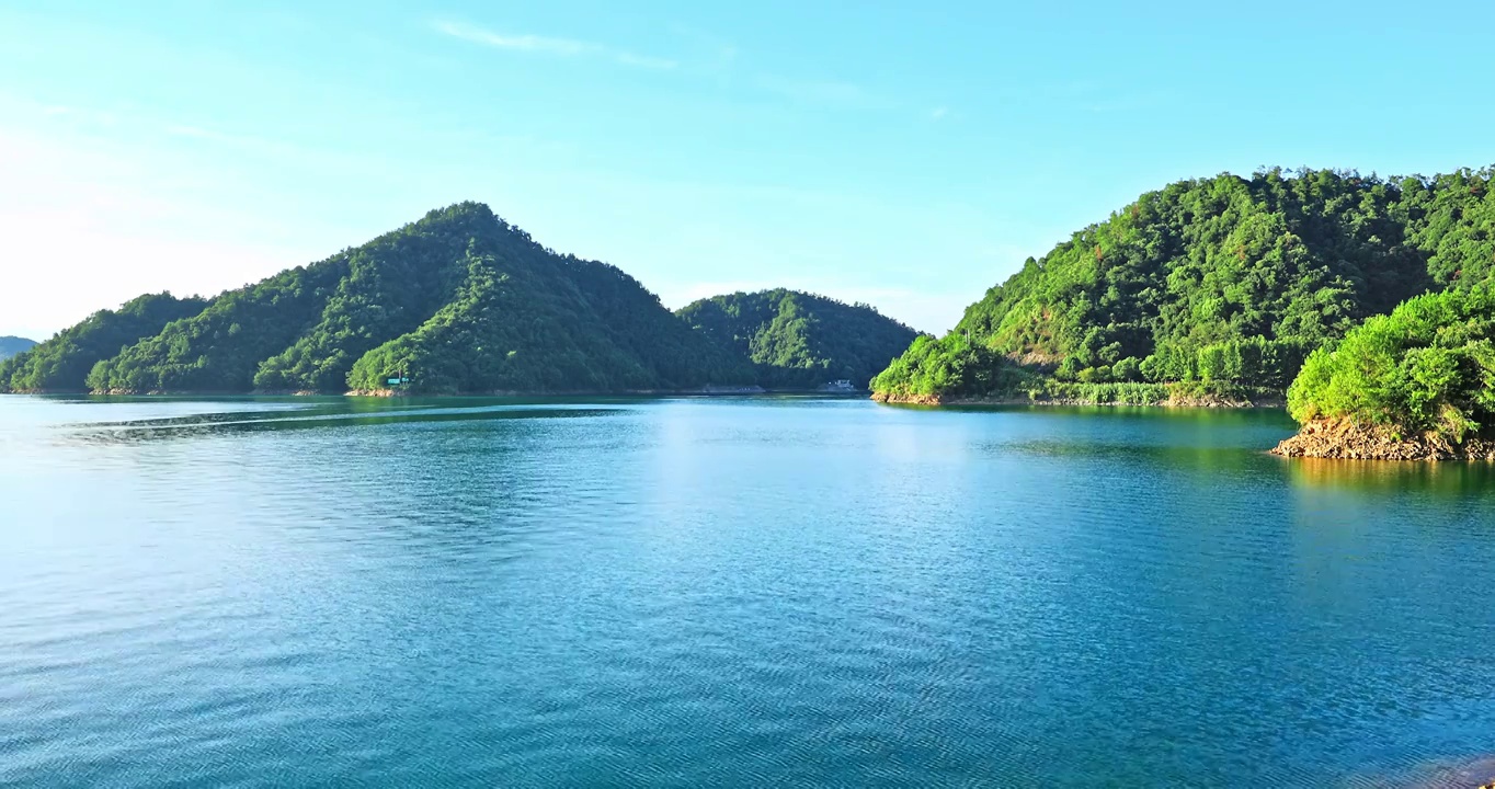 中国杭州千岛湖山脉湖面自然风光视频素材