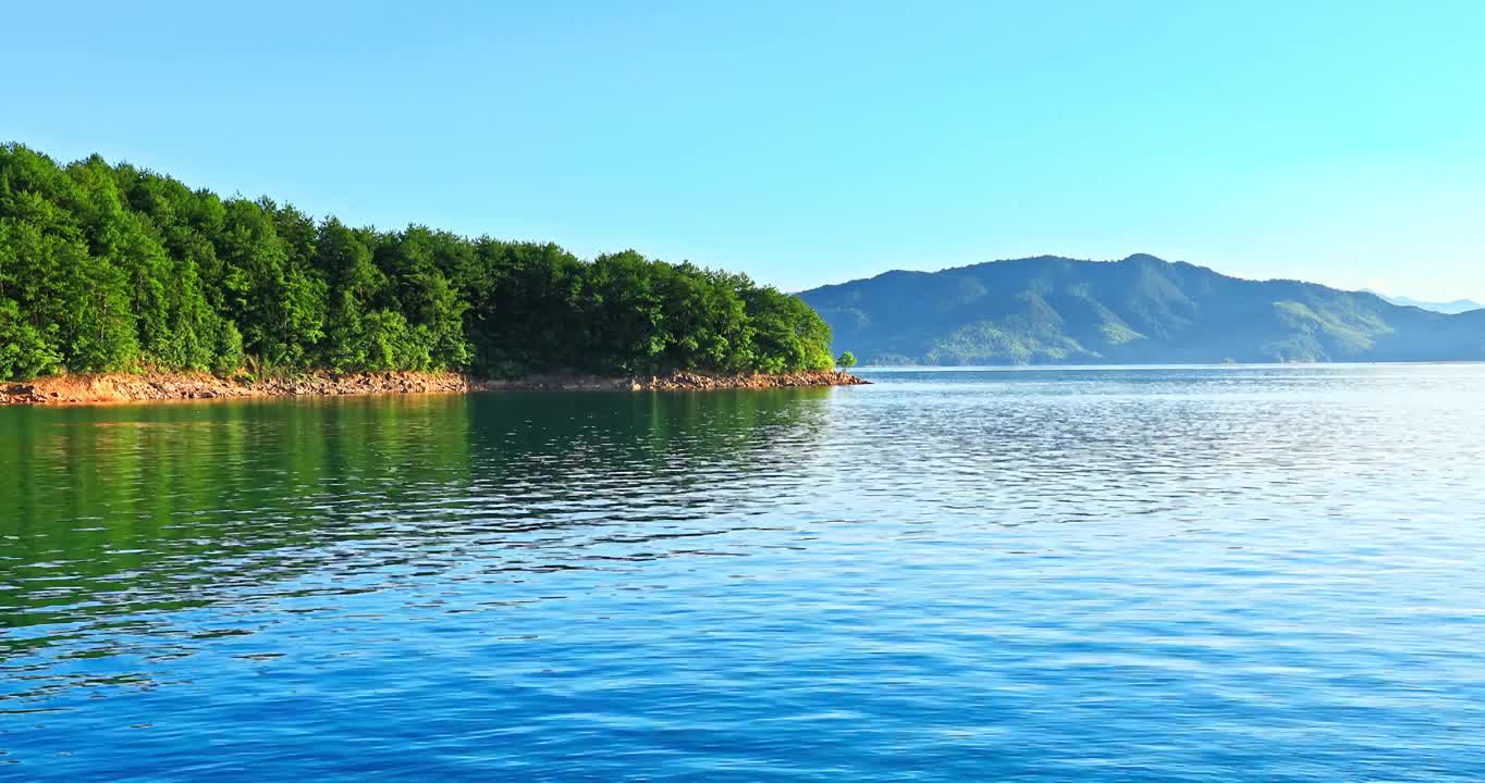 中国杭州千岛湖山脉湖泊自然风光视频素材