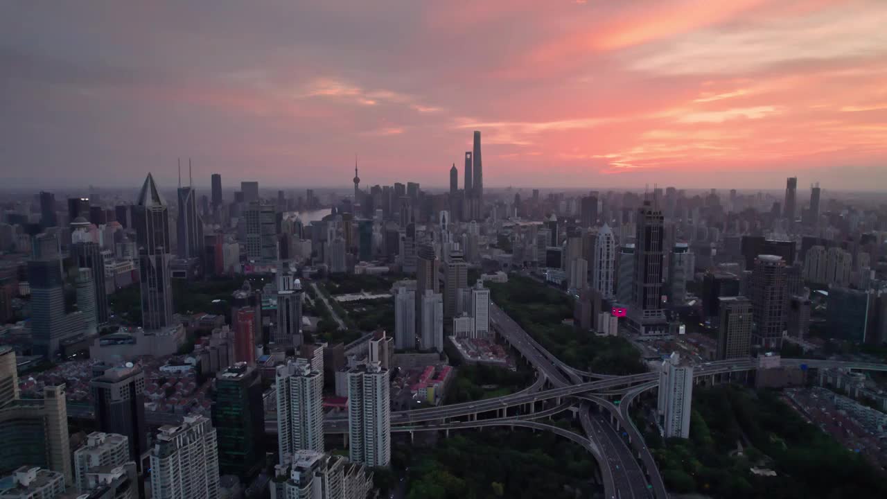 航拍上海陆家嘴火烧云日出城市风光视频下载