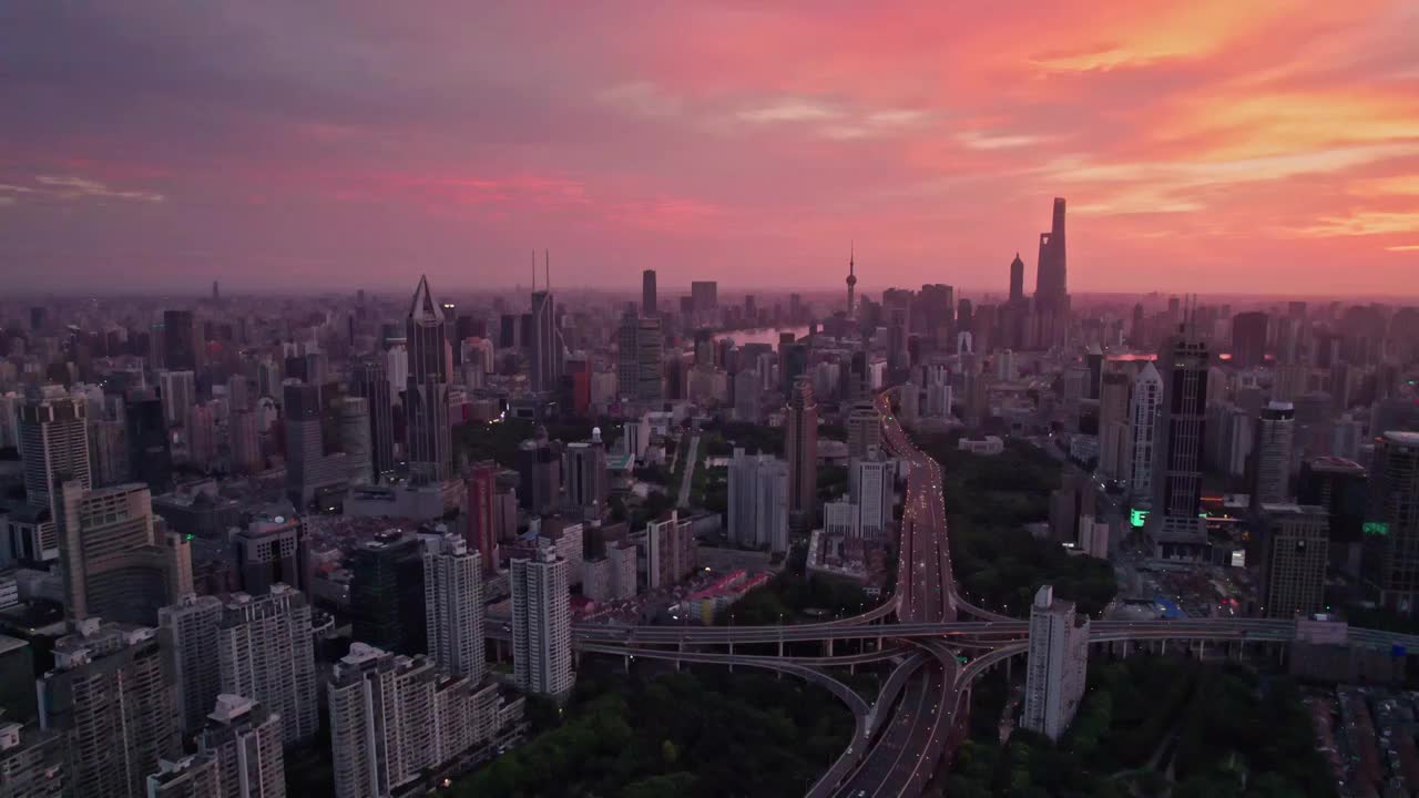 航拍上海陆家嘴火烧云日出城市风光视频下载