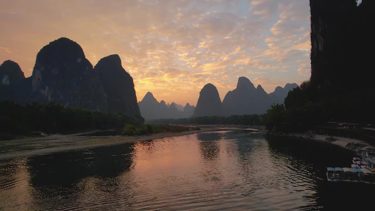 桂林山水 二十元人民币背景 漓江风光 夕阳 落日 渔歌唱晚 喀斯特地貌 自然风光 航拍视频素材