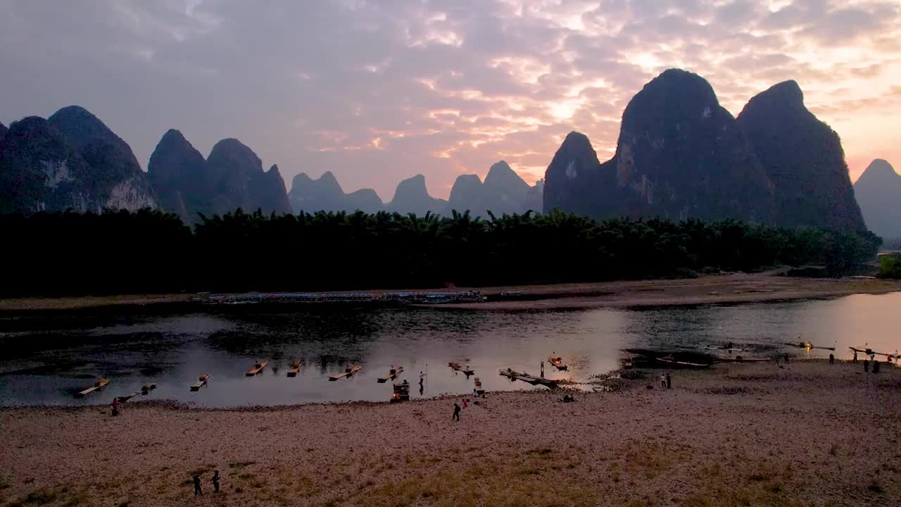 桂林山水 二十元人民币背景 漓江风光 夕阳 落日 渔歌唱晚 喀斯特地貌 自然风光 航拍视频素材