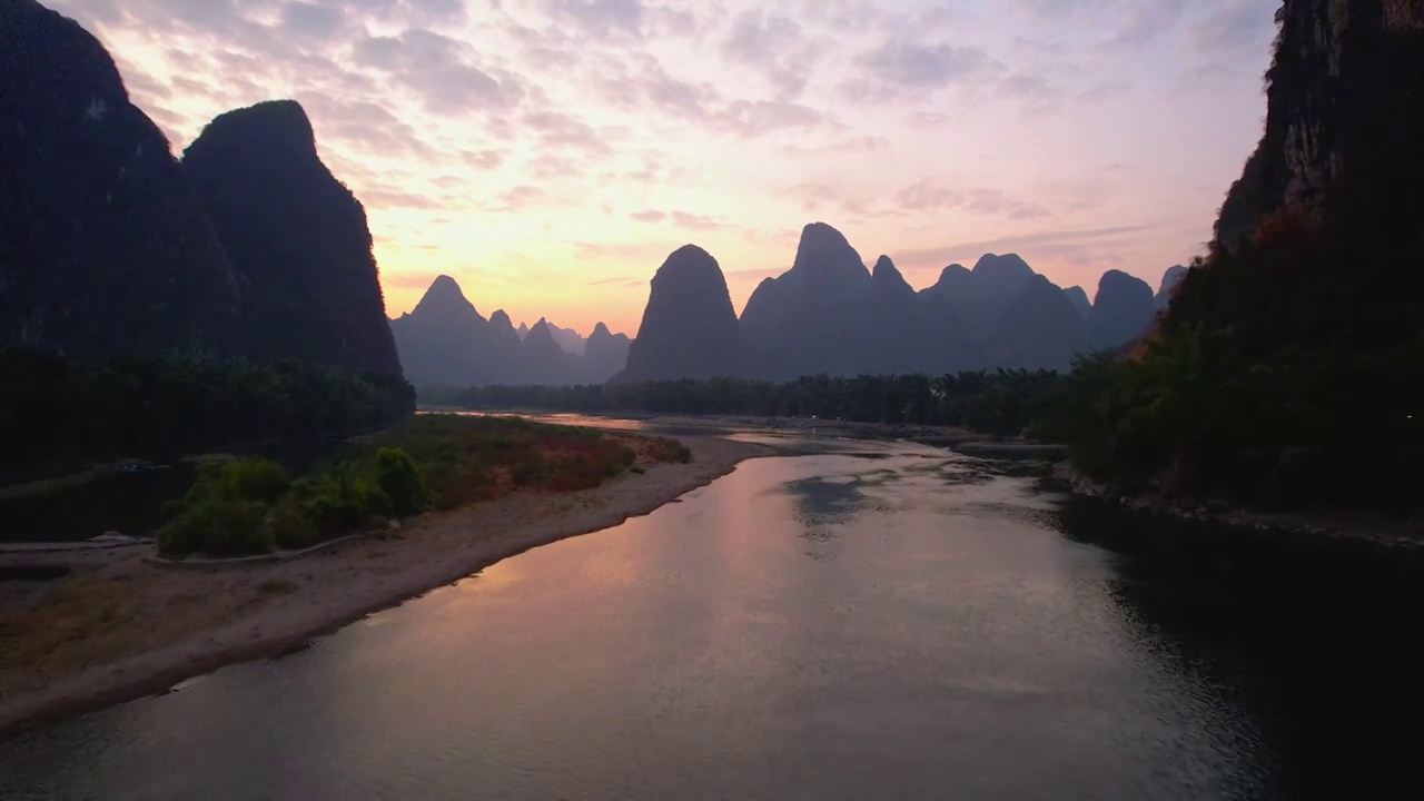 桂林山水 二十元人民币背景 漓江风光 夕阳 落日 渔歌唱晚 喀斯特地貌 自然风光 航拍视频素材