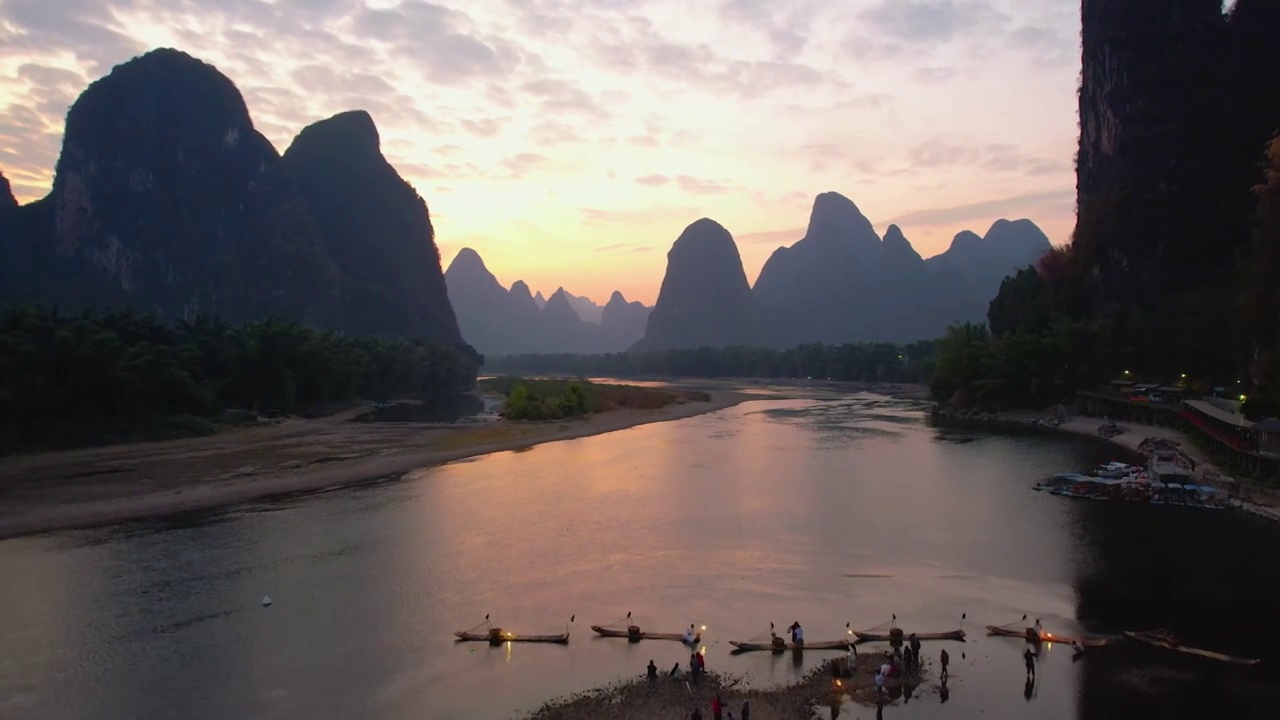 桂林山水 二十元人民币背景 漓江风光 夕阳 落日 渔歌唱晚 喀斯特地貌 自然风光 航拍视频素材