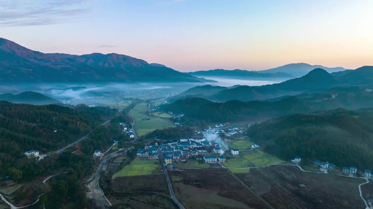 江西武功山村庄清晨风光延迟视频素材