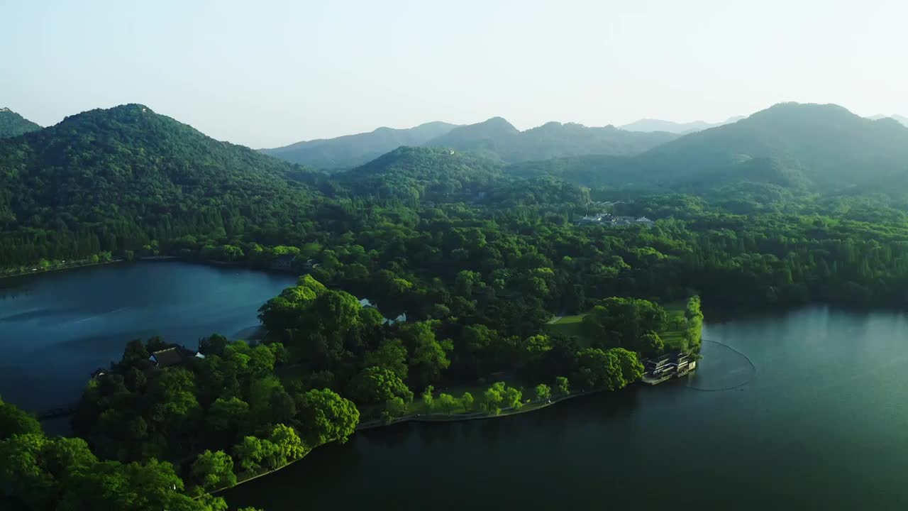 杭州西湖的绿色群山视频素材