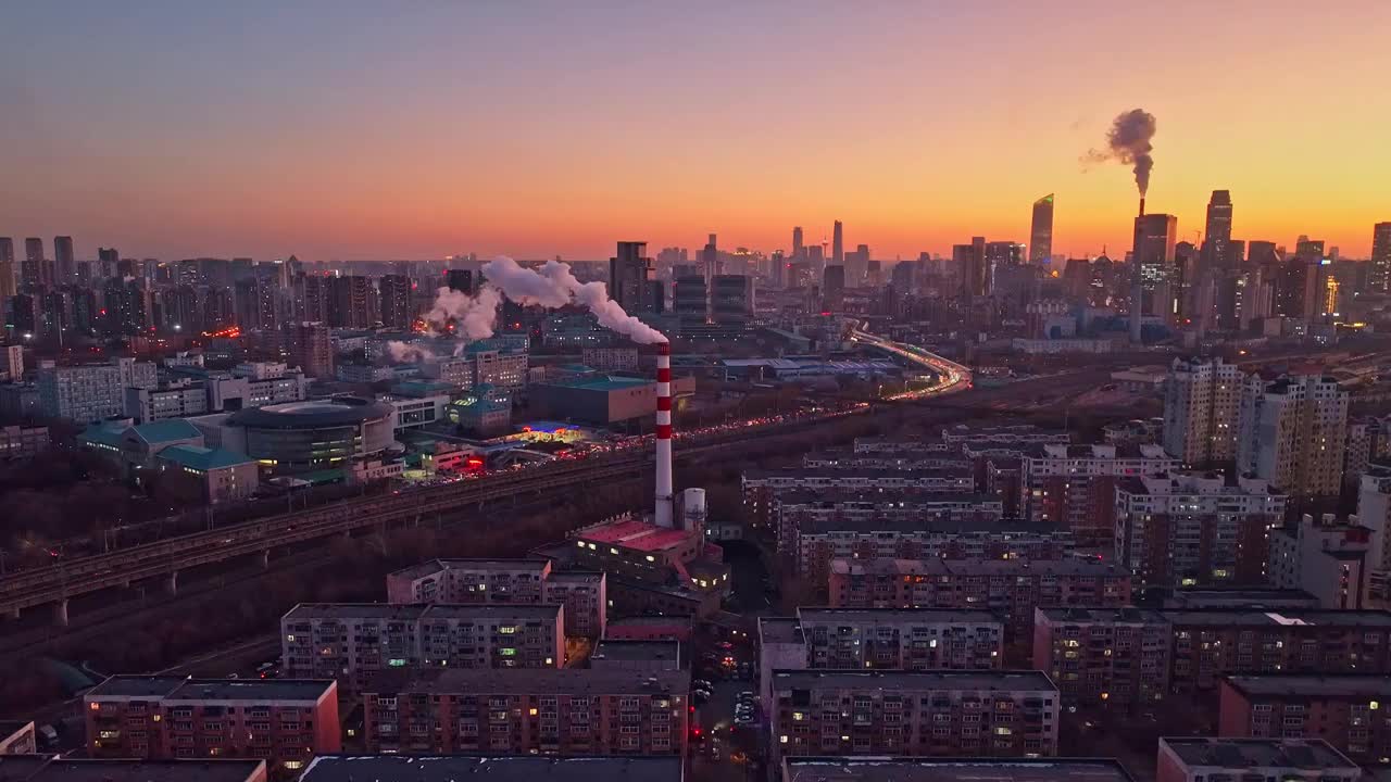 辽宁沈阳快速路城市夜景航拍烟囱视频素材