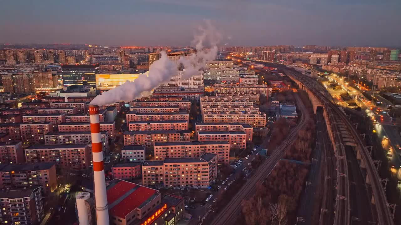 辽宁沈阳快速路城市夜景航拍烟囱视频素材