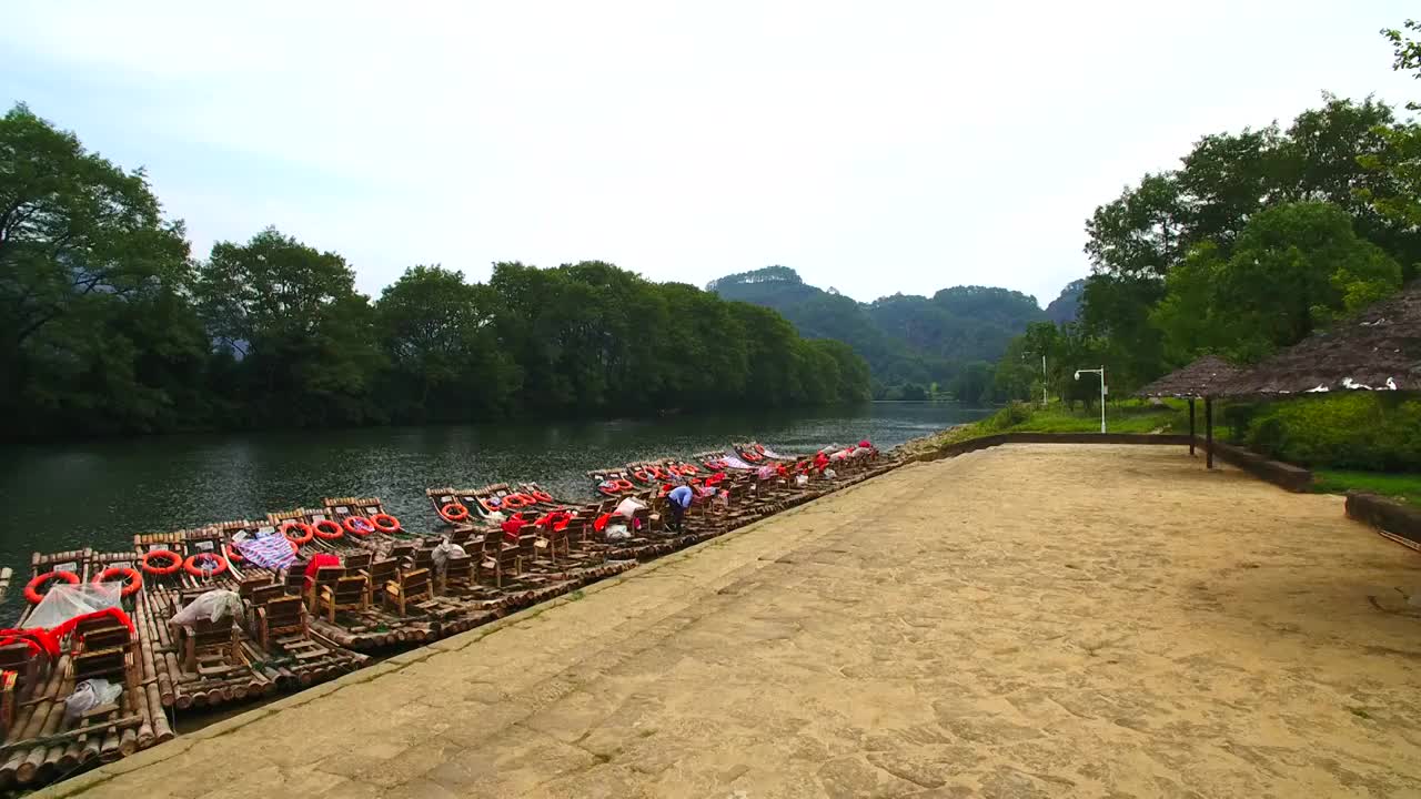 航拍武夷山青山绿水竹筏九曲溪茶园丹霞地貌视频素材