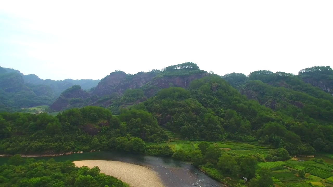 航拍武夷山青山绿水竹筏九曲溪茶园丹霞地貌视频素材