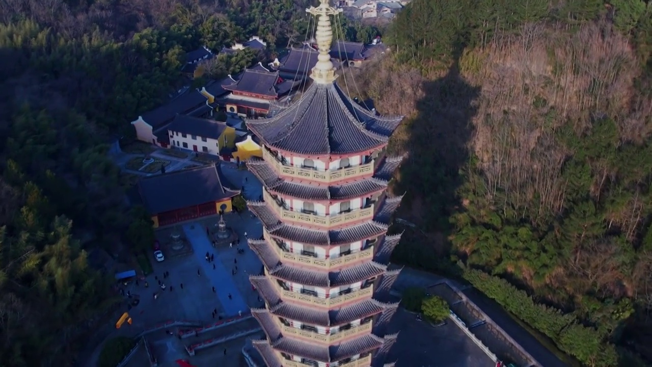 绍兴新昌大佛寺山间古塔航拍视频素材