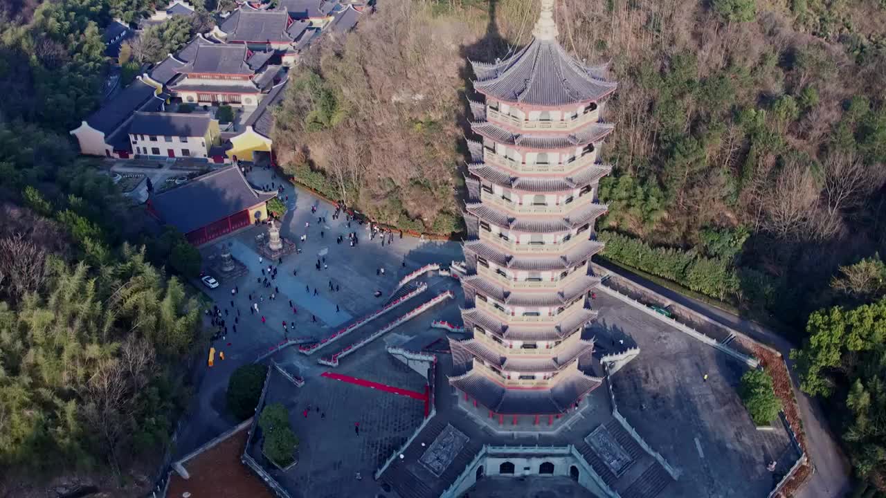 绍兴新昌大佛寺山间古塔航拍视频素材