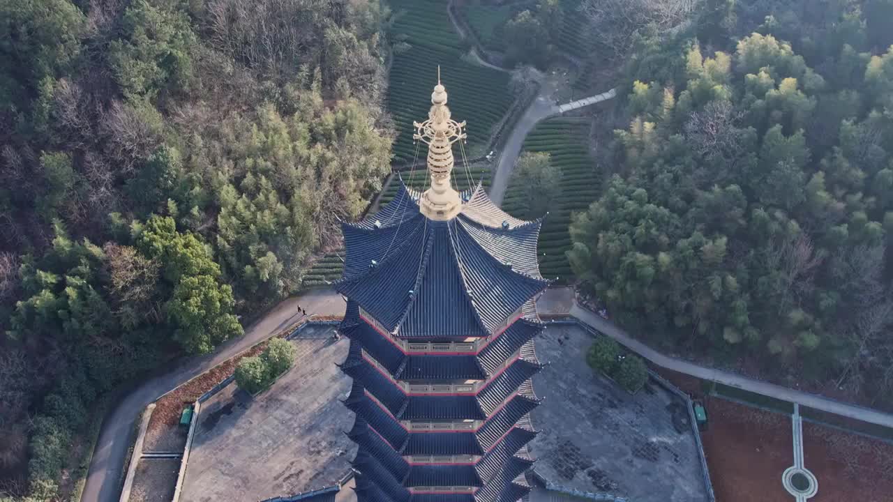 绍兴新昌大佛寺山间古塔航拍视频素材