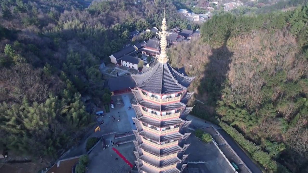 绍兴新昌大佛寺山间古塔航拍视频素材