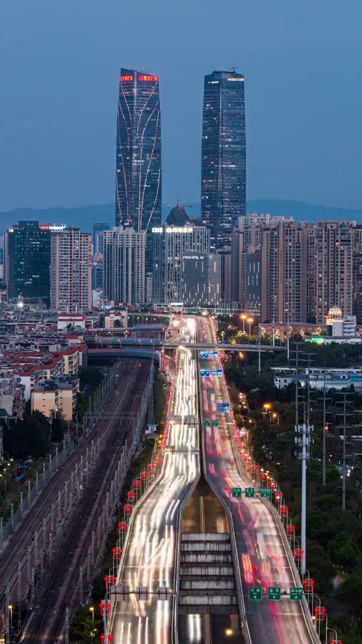 昆明万达双塔昆明地标昆明夜景视频素材