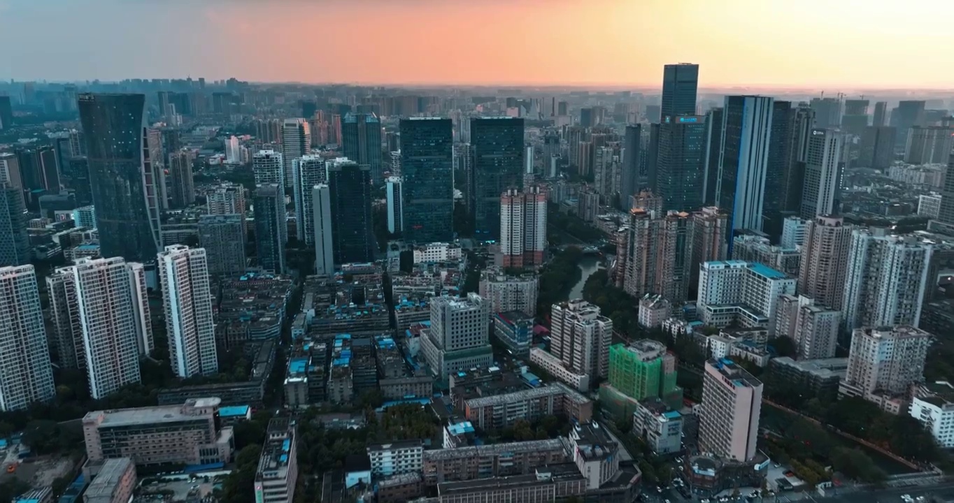 航拍成都都市景观夕阳下的城市风景视频素材