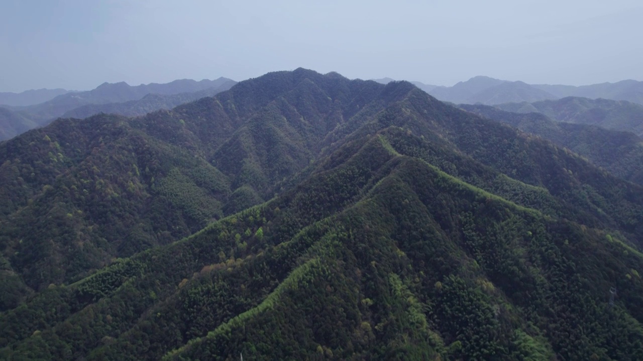 春天山脊航拍视频视频素材