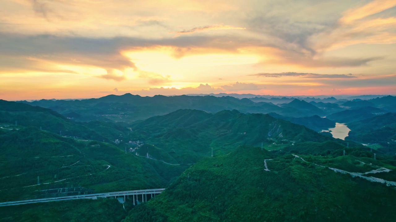 山路桥晚霞视频素材