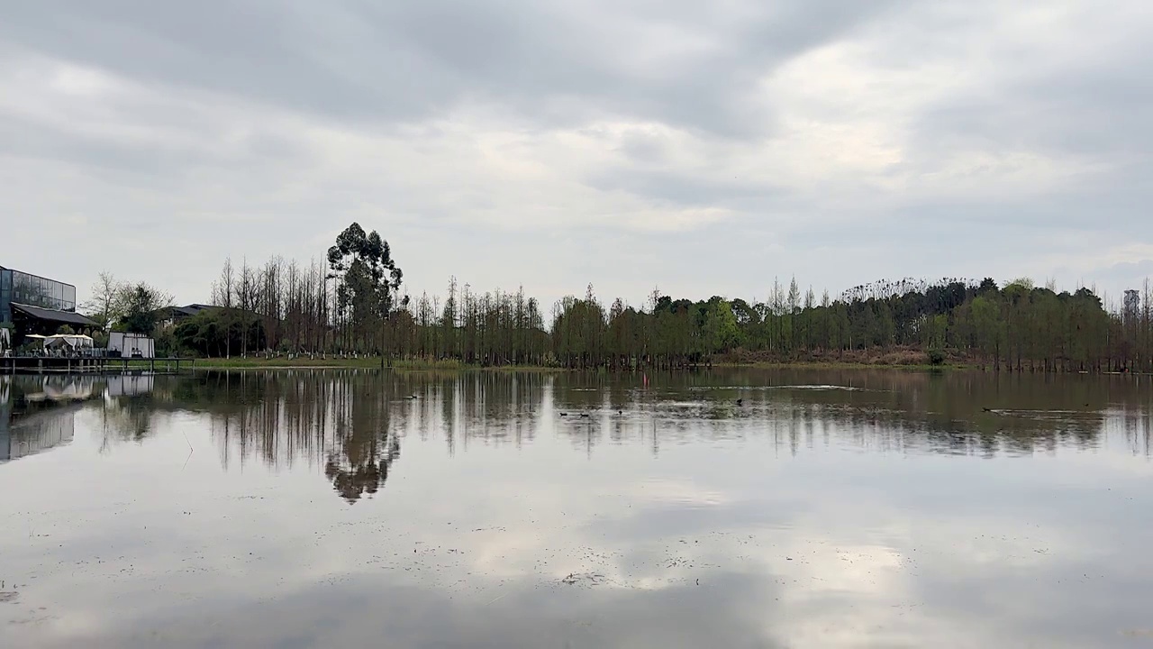 湖边天空倒影视频素材