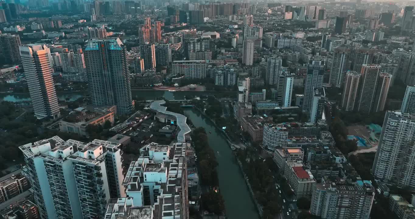 航拍成都都市景观夕阳下的城市风景视频下载