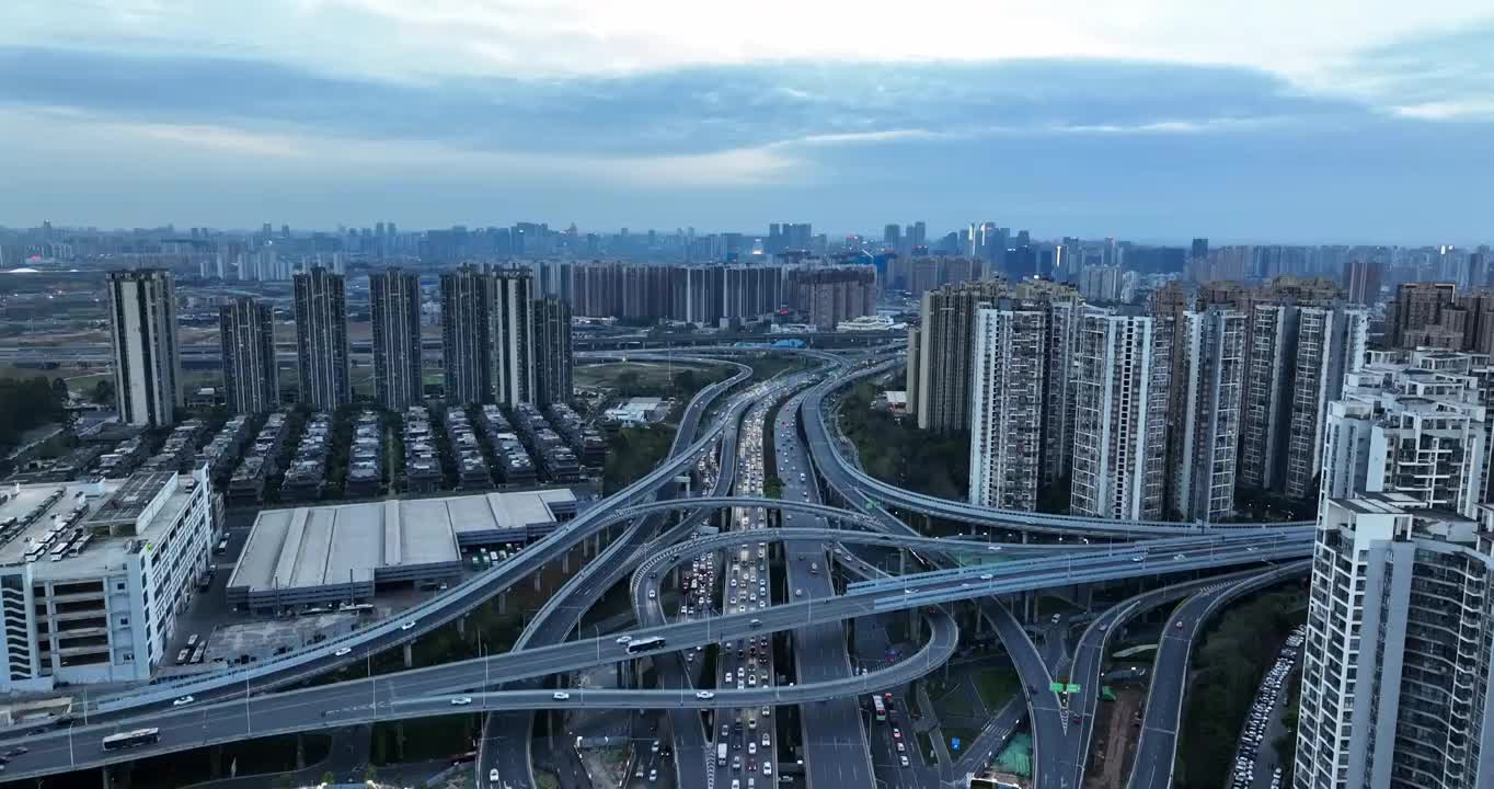 航拍傍晚成都三环路道路交通城市天际线航拍景观视频素材