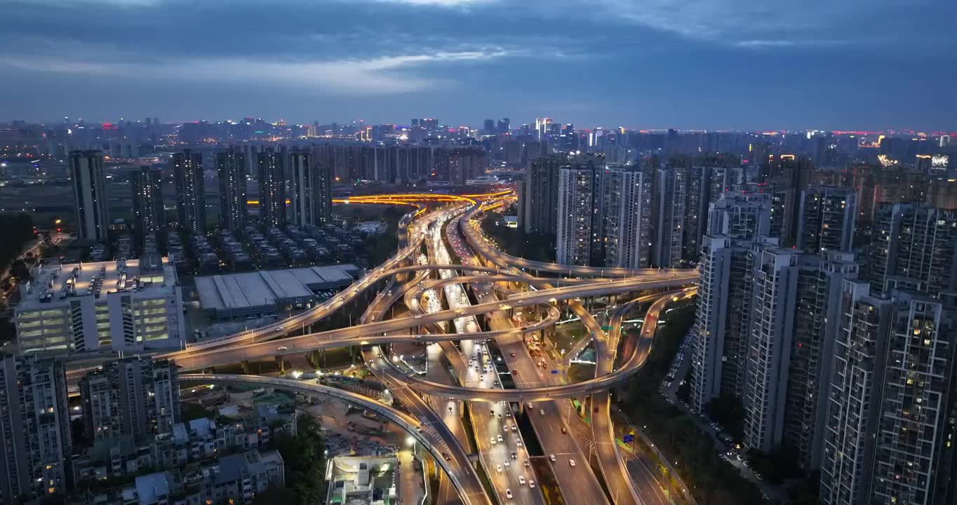 航拍傍晚成都三环路道路交通城市天际线航拍景观视频素材