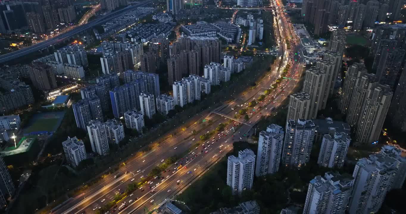 航拍傍晚成都三环路道路交通城市天际线航拍景观视频素材