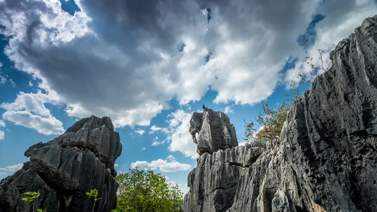 石林风景区   象踞石台    蓝天白云  延时视频视频素材