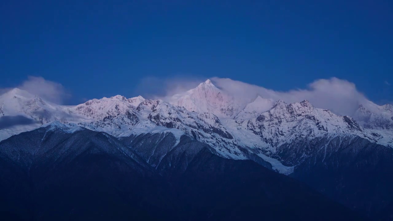 梅里雪山日照金山延时摄影视频素材