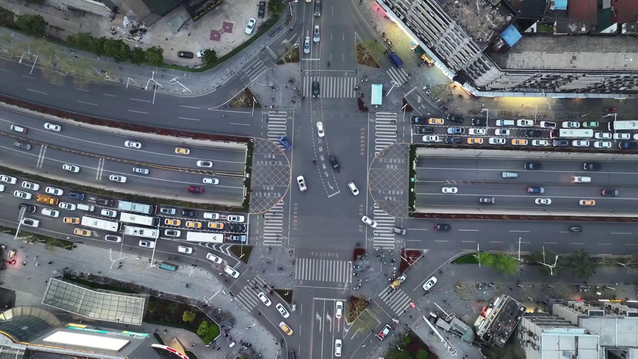 航拍城市道路交通十字路口车流视频素材