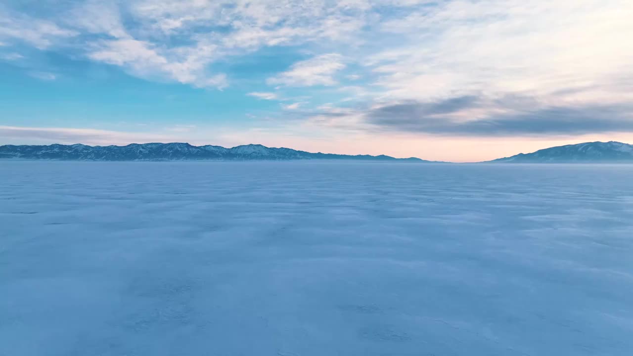 赛里木湖,航拍,日照金山,彩云,雪山,宁静视频素材