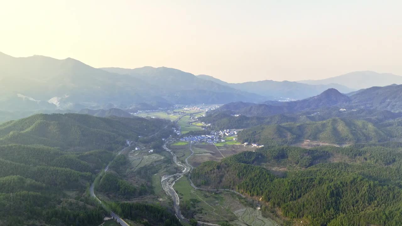 航拍江西武功山乡村清晨风光视频素材